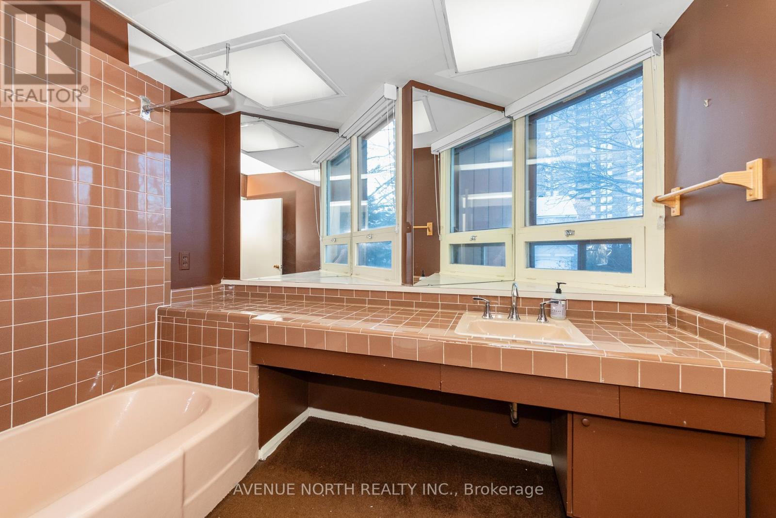 201 Latchford Road, Ottawa, ON - Indoor Photo Showing Bathroom
