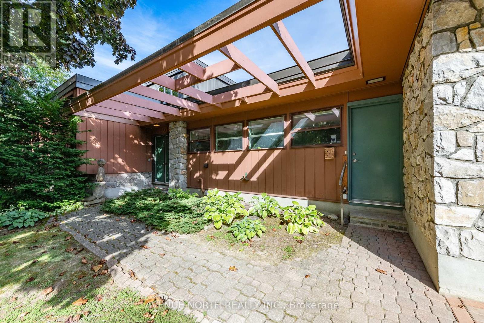 201 Latchford Road, Ottawa, ON - Outdoor