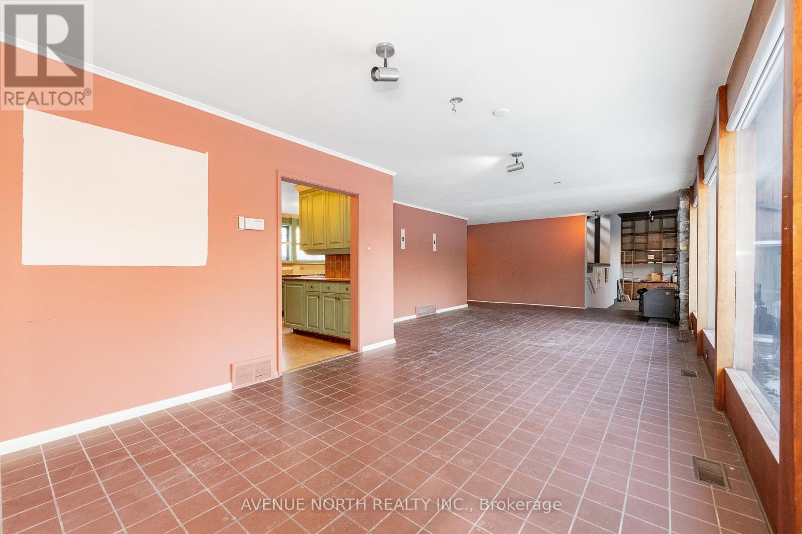 201 Latchford Road, Ottawa, ON - Indoor Photo Showing Other Room