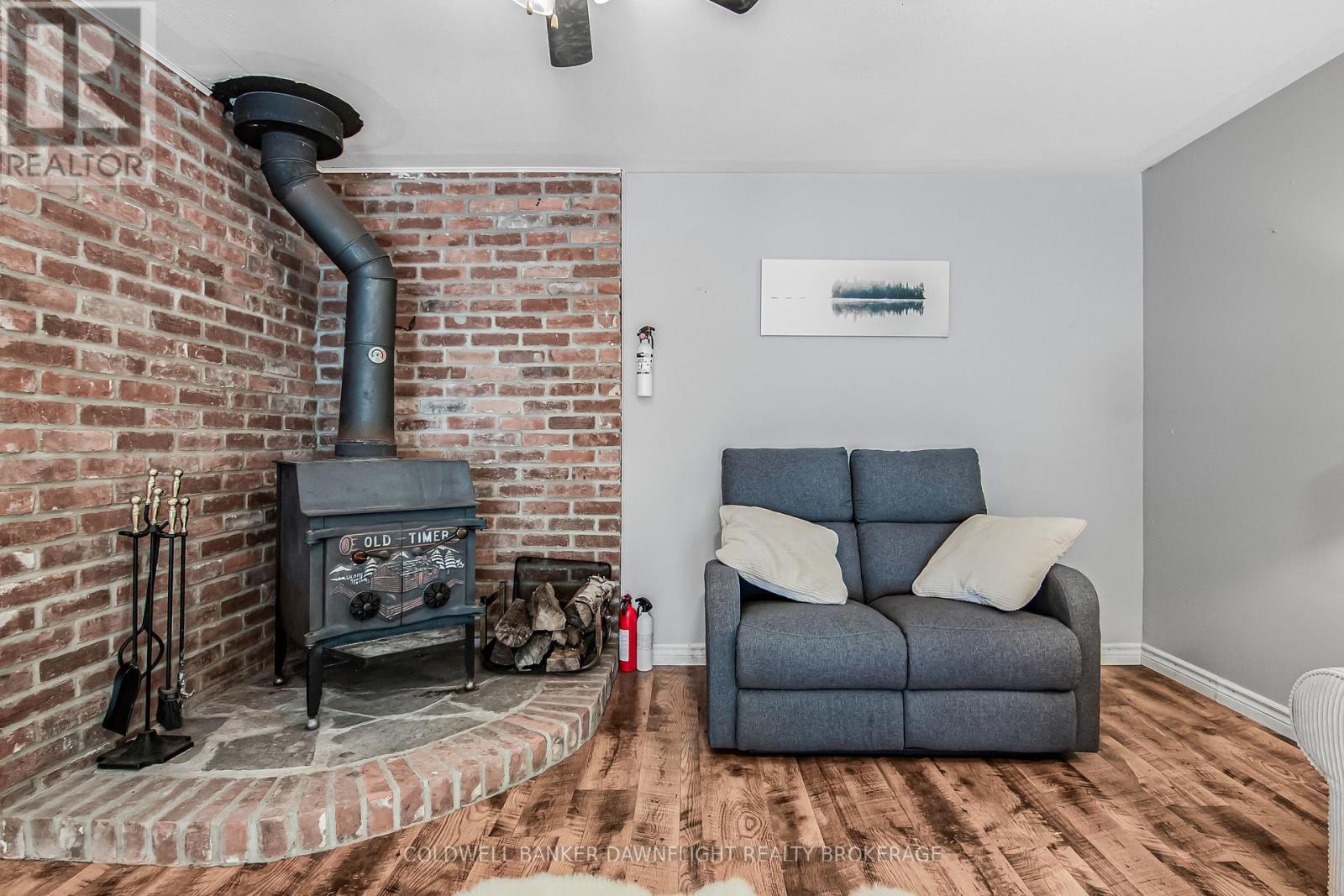 25 Emerson Avenue, South Bruce Peninsula, ON - Indoor Photo Showing Living Room With Fireplace