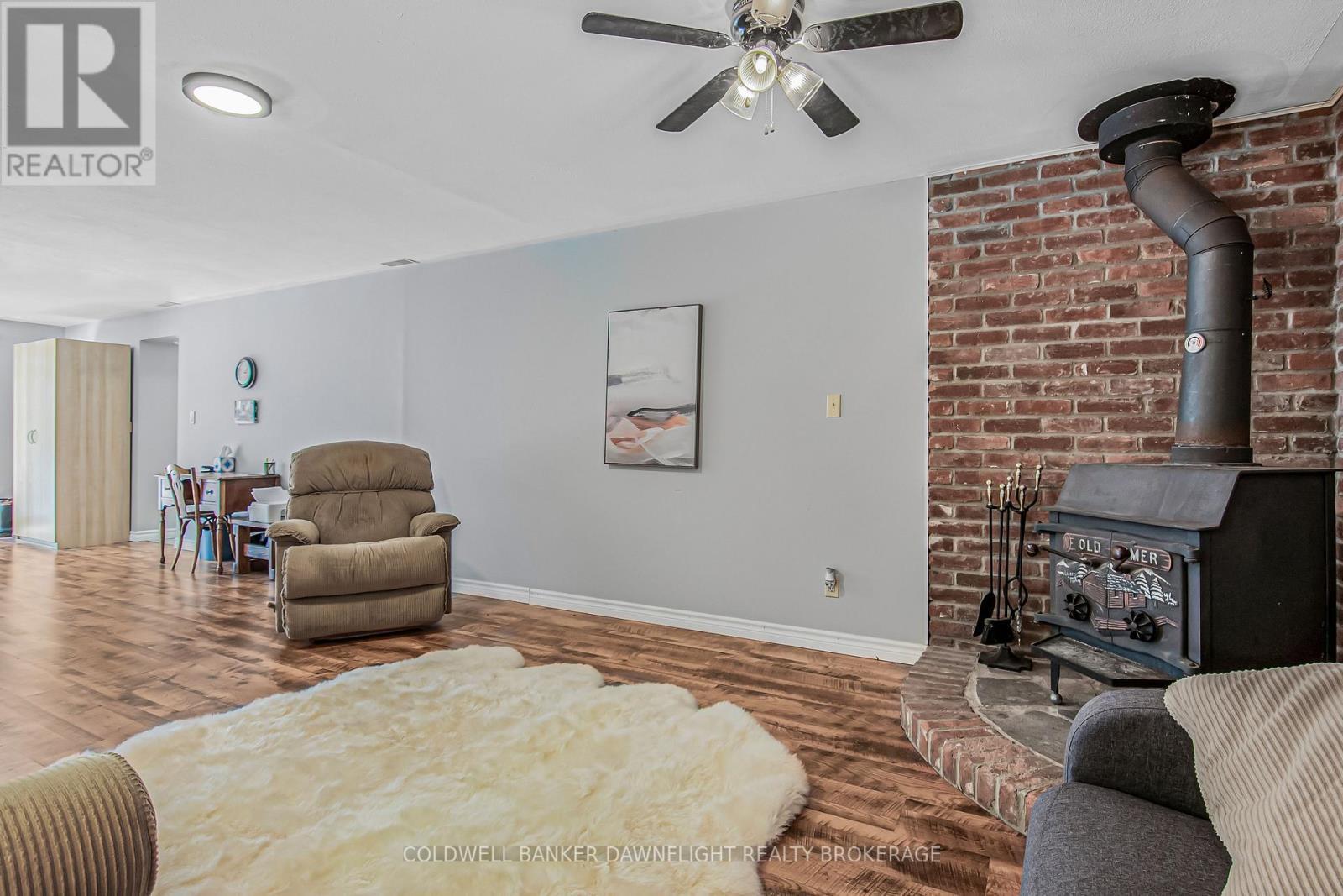 25 Emerson Avenue, South Bruce Peninsula, ON - Indoor Photo Showing Living Room With Fireplace