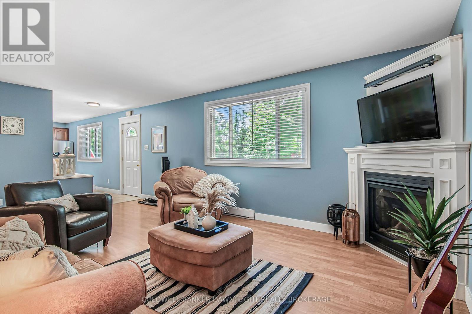 25 Emerson Avenue, South Bruce Peninsula, ON - Indoor Photo Showing Living Room With Fireplace