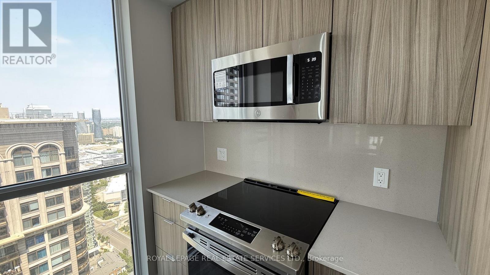 3811 - 430 Square One Drive, Mississauga, ON - Indoor Photo Showing Kitchen