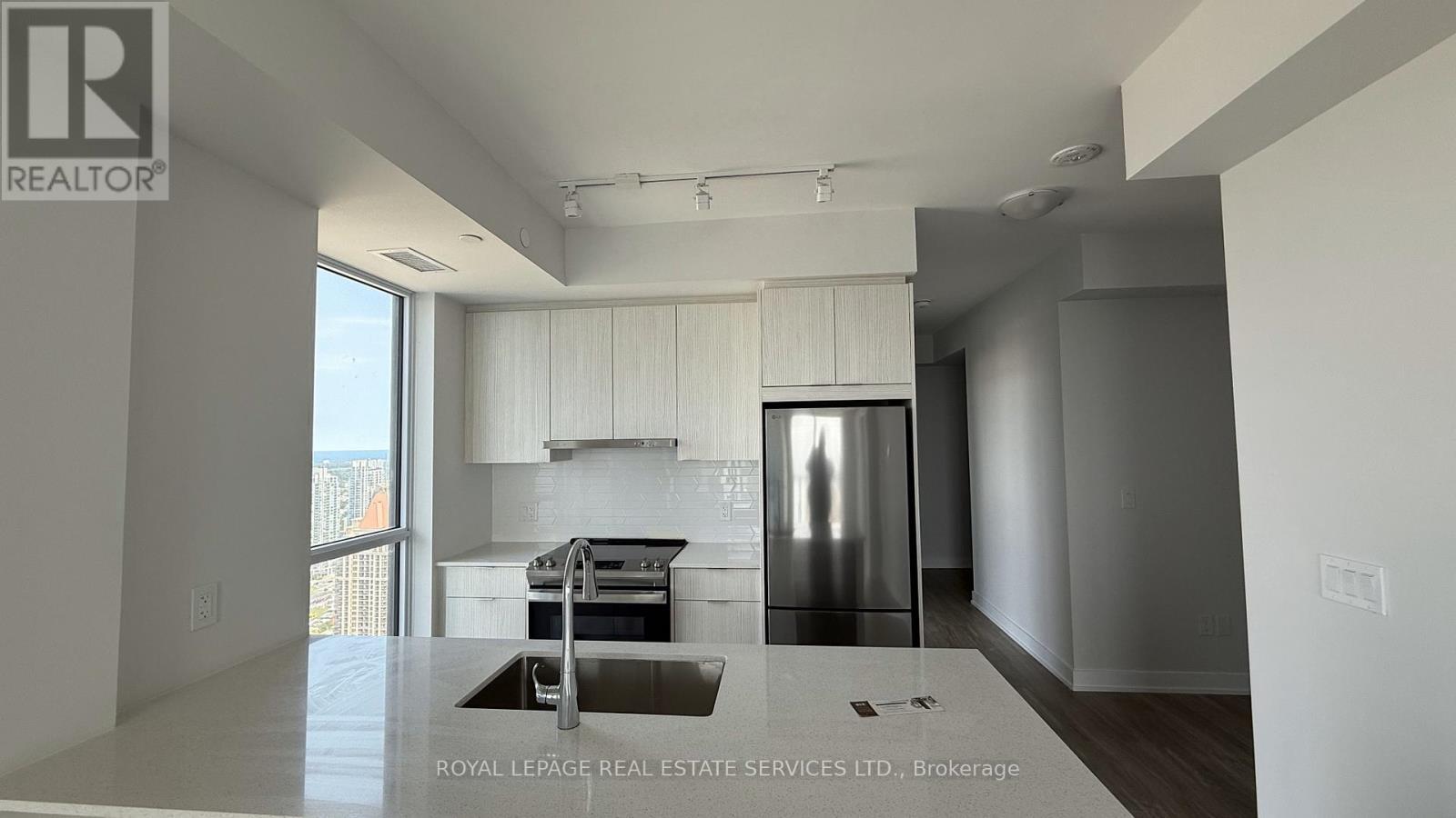 3811 - 430 Square One Drive, Mississauga, ON - Indoor Photo Showing Kitchen With Stainless Steel Kitchen With Upgraded Kitchen