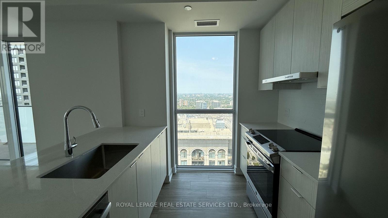 3811 - 430 Square One Drive, Mississauga, ON - Indoor Photo Showing Kitchen