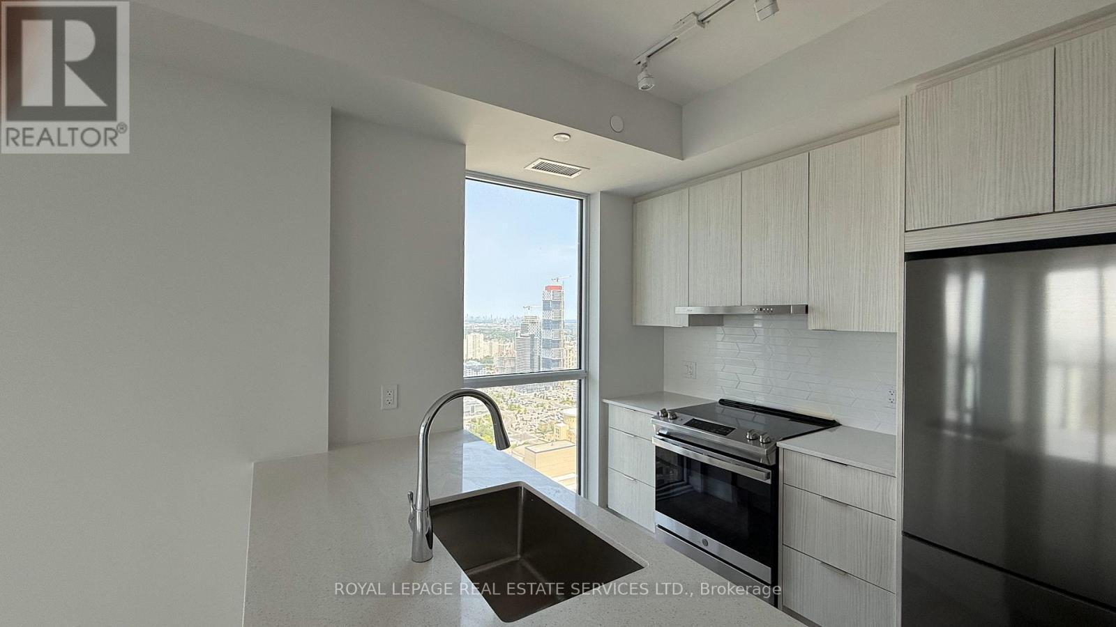 3811 - 430 Square One Drive, Mississauga, ON - Indoor Photo Showing Kitchen With Stainless Steel Kitchen With Upgraded Kitchen