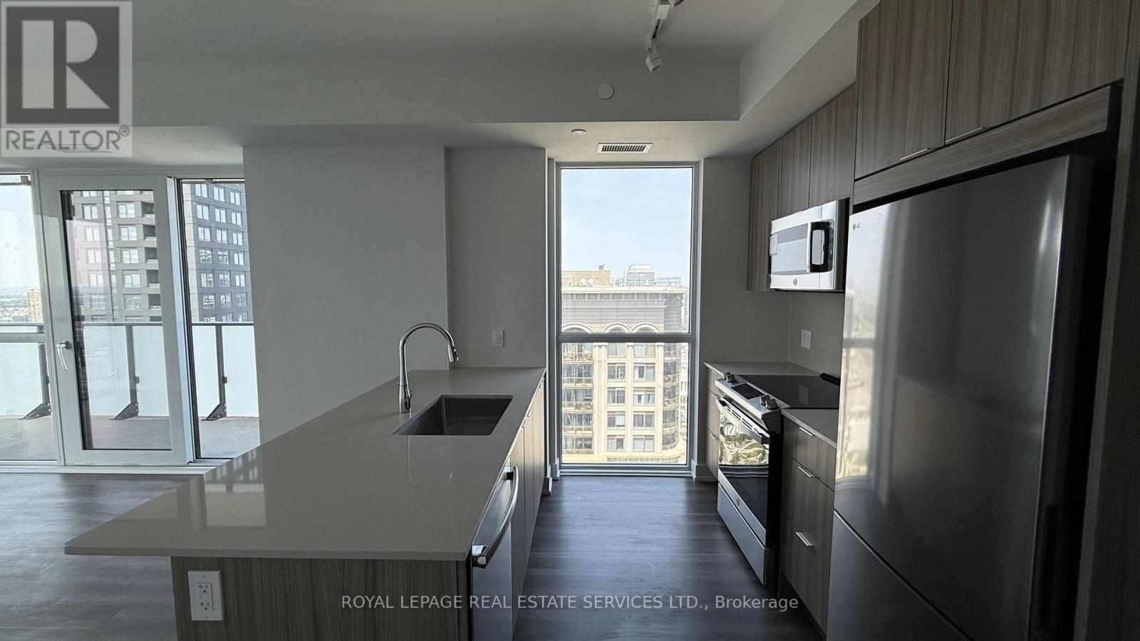 3811 - 430 Square One Drive, Mississauga, ON - Indoor Photo Showing Kitchen With Upgraded Kitchen