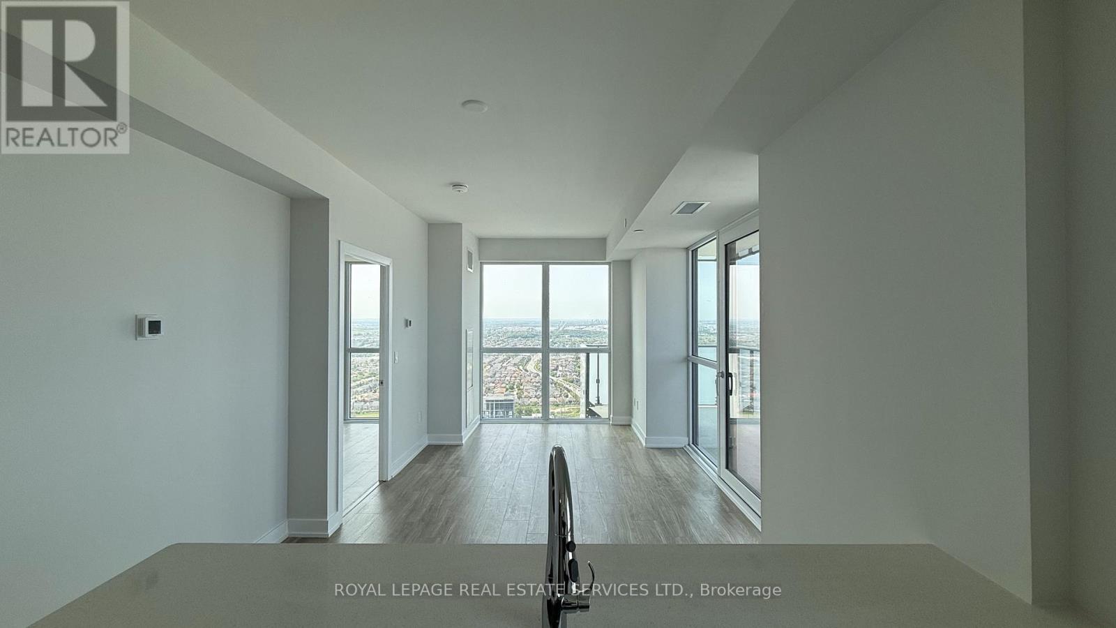 3811 - 430 Square One Drive, Mississauga, ON - Indoor Photo Showing Other Room