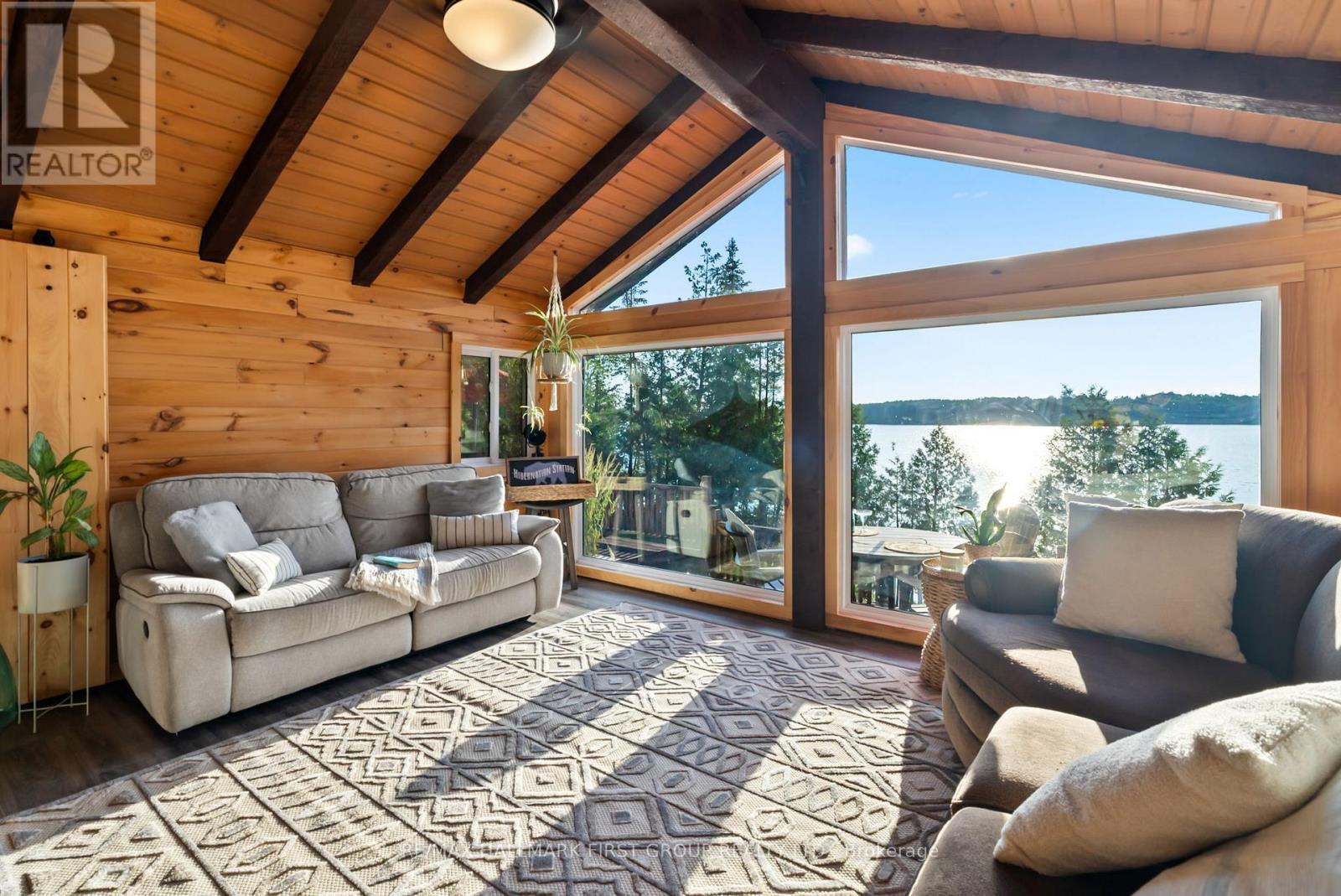 402 Steenburg Lake Road S, Limerick, ON - Indoor Photo Showing Living Room