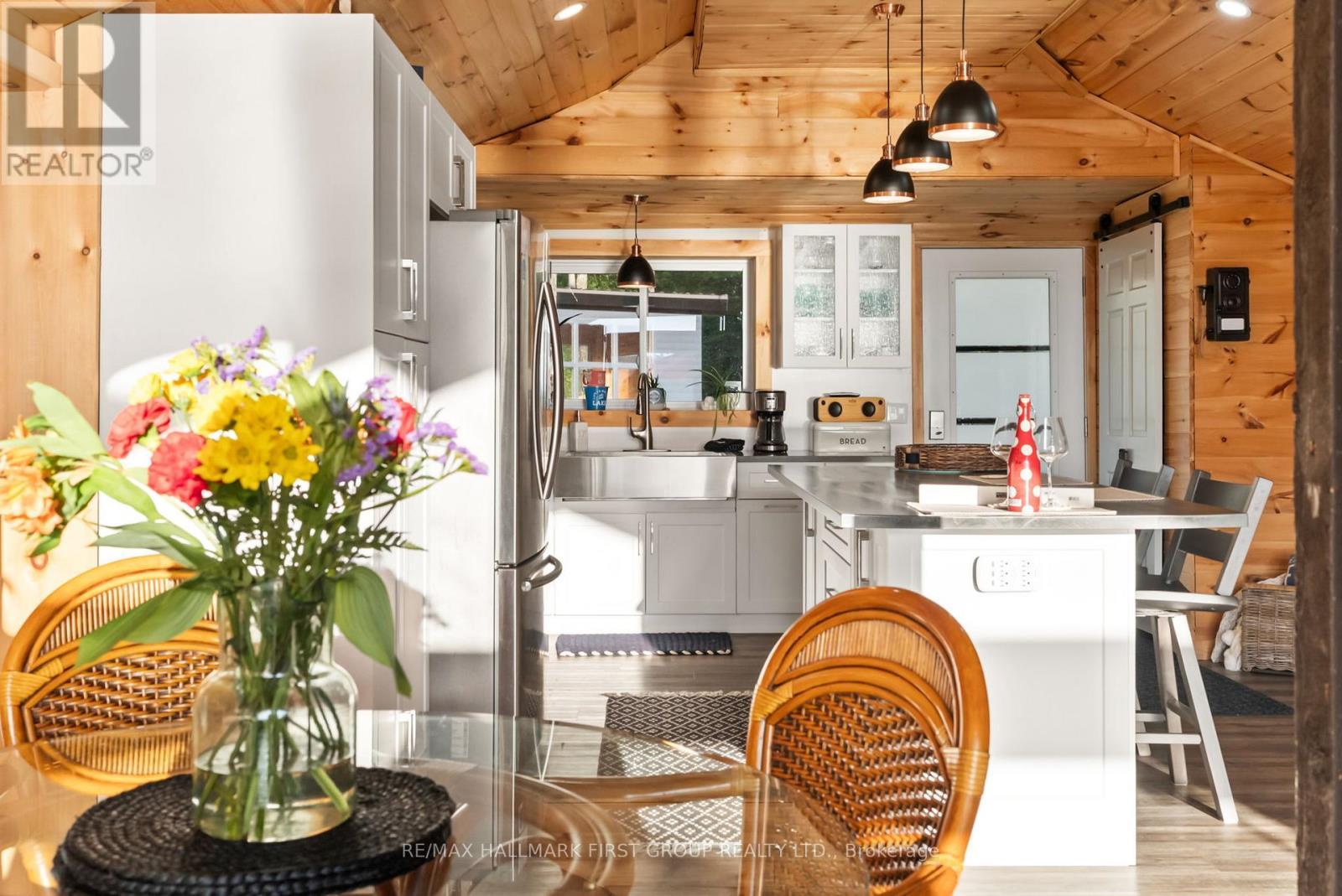402 Steenburg Lake Road S, Limerick, ON - Indoor Photo Showing Dining Room