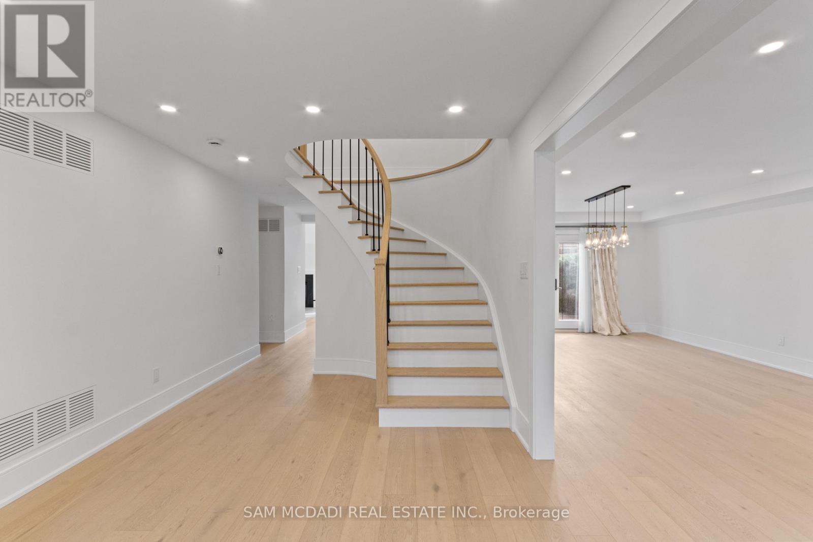 1882 Sherwood Forrest Circle, Mississauga, ON - Indoor Photo Showing Other Room