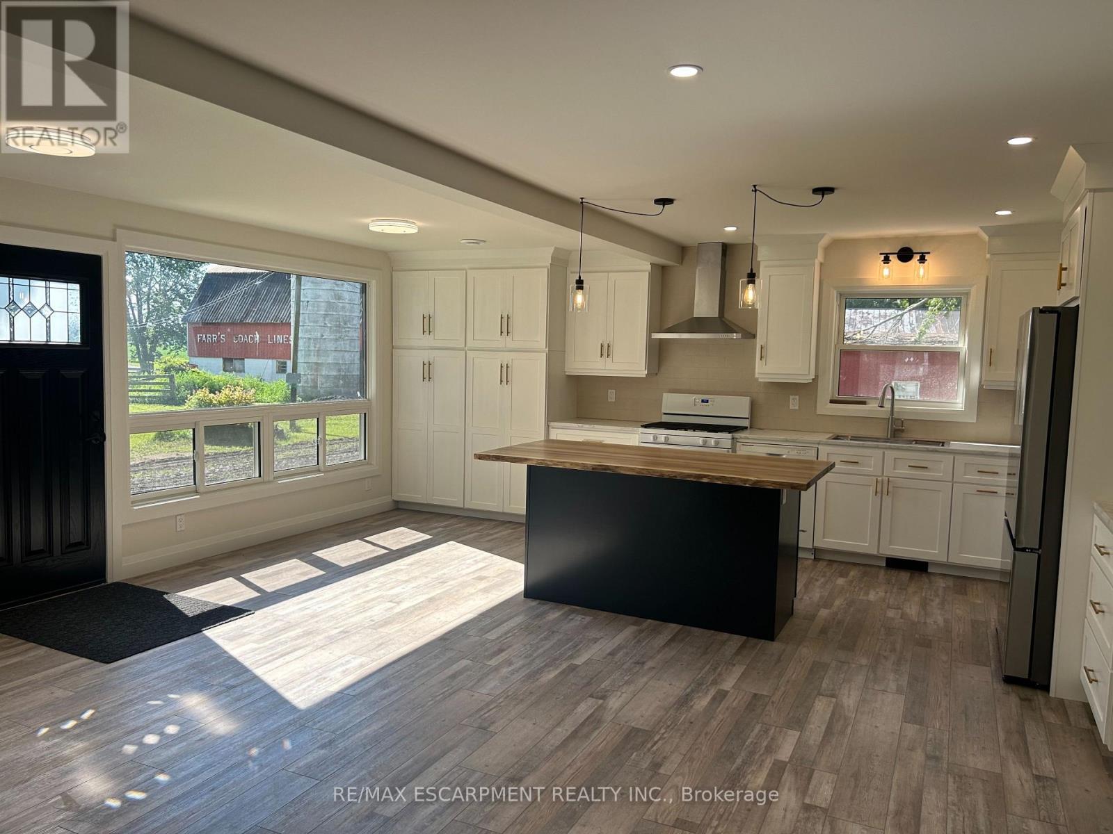 1888B Highway 3 E, Haldimand, ON - Indoor Photo Showing Kitchen