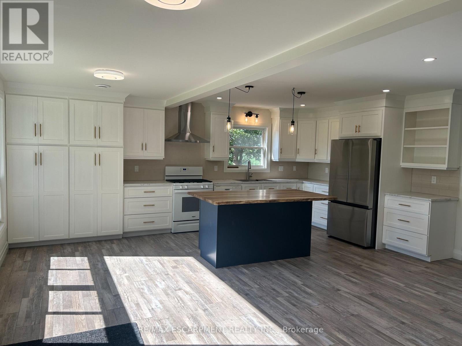 1888B Highway 3 E, Haldimand, ON - Indoor Photo Showing Kitchen With Double Sink