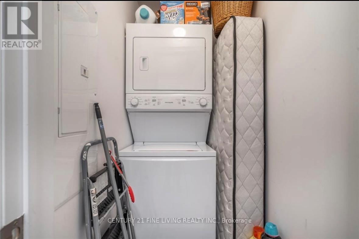 326 - 125 Shoreview Place, Hamilton, ON - Indoor Photo Showing Laundry Room