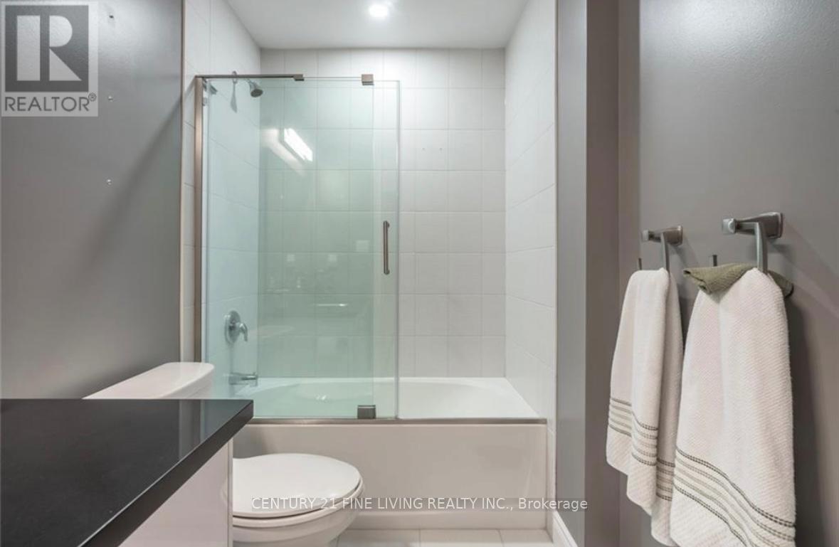 326 - 125 Shoreview Place, Hamilton, ON - Indoor Photo Showing Bathroom