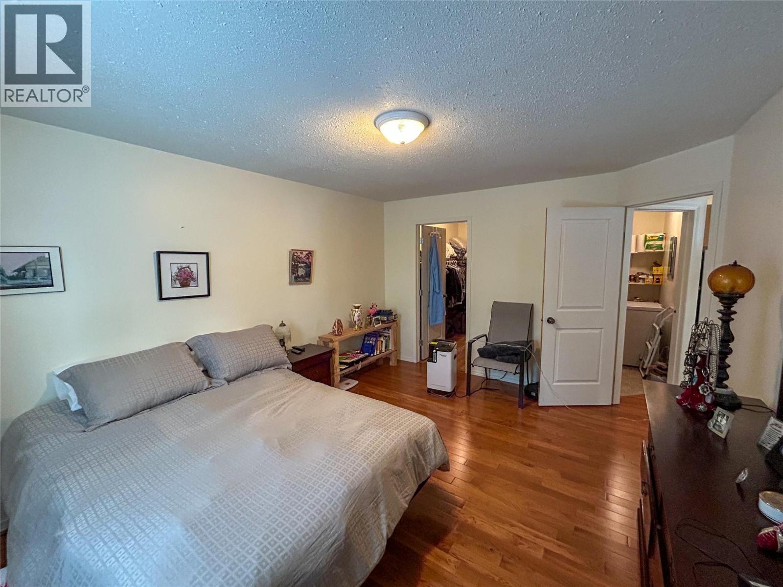 416 Sayward Avenue, Salmo, BC - Indoor Photo Showing Bedroom