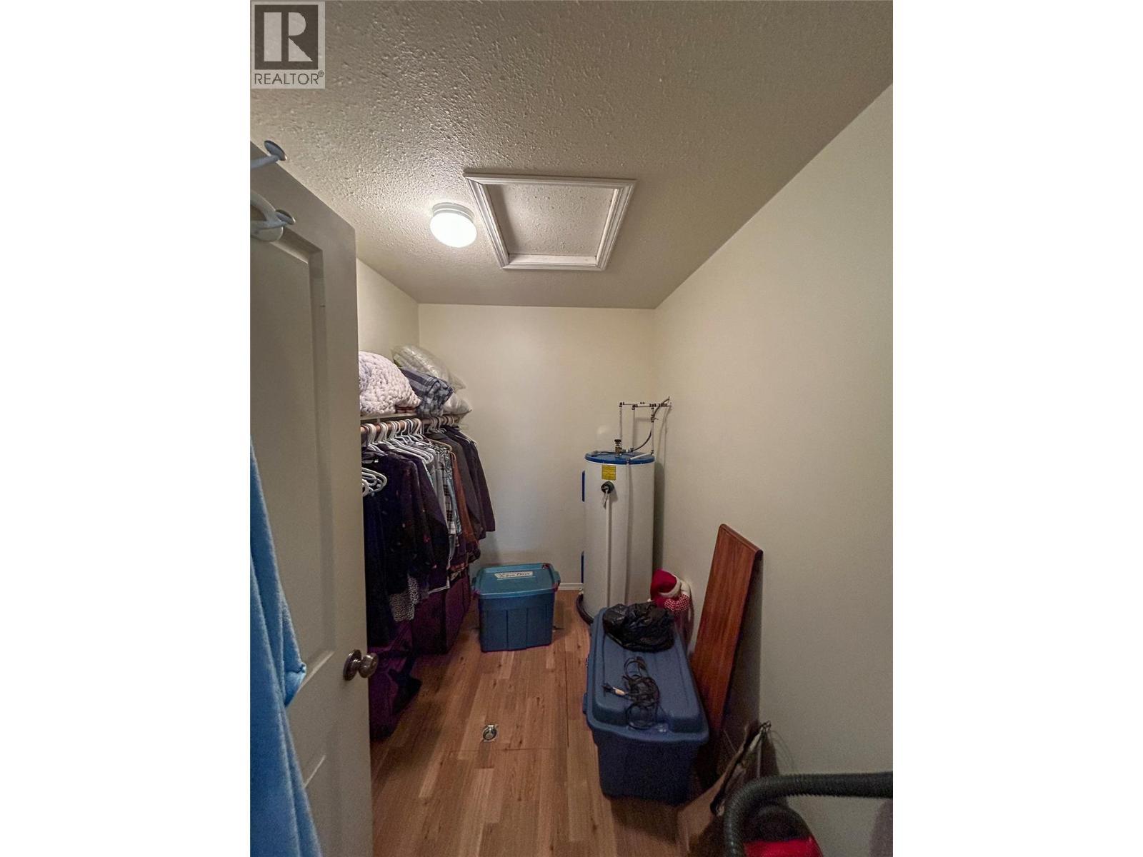 416 Sayward Avenue, Salmo, BC - Indoor