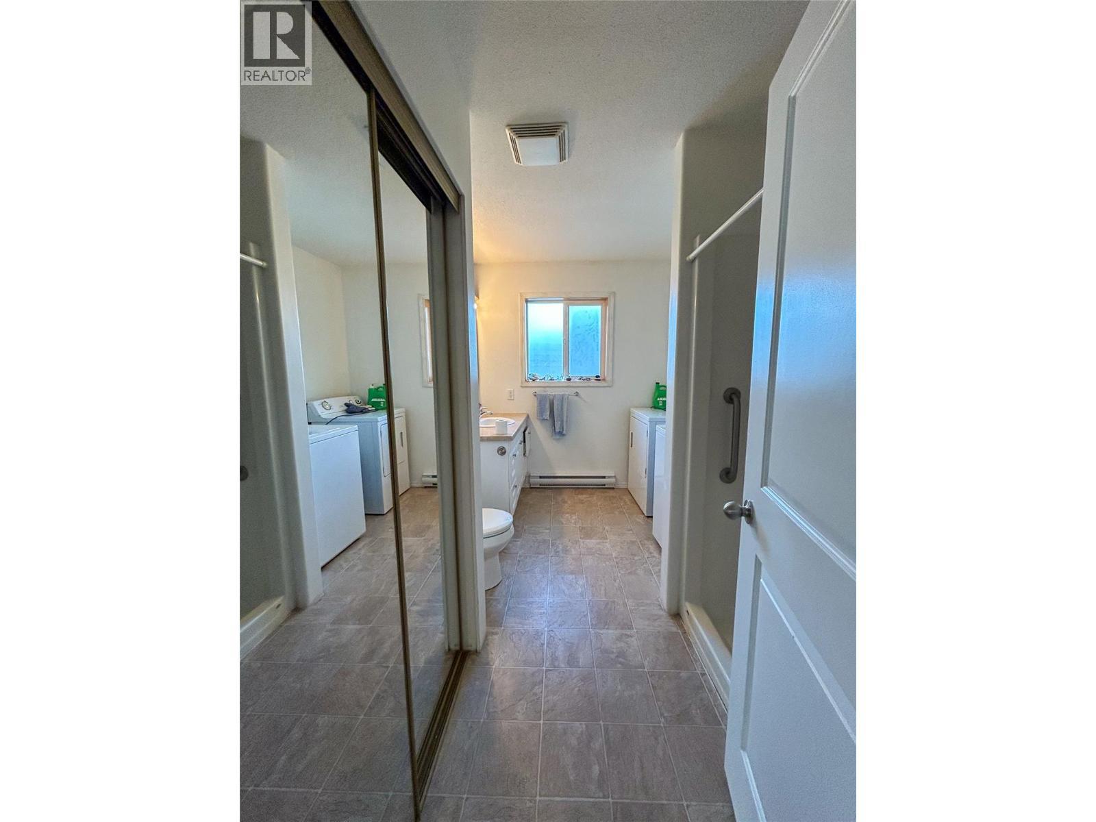 416 Sayward Avenue, Salmo, BC - Indoor Photo Showing Other Room