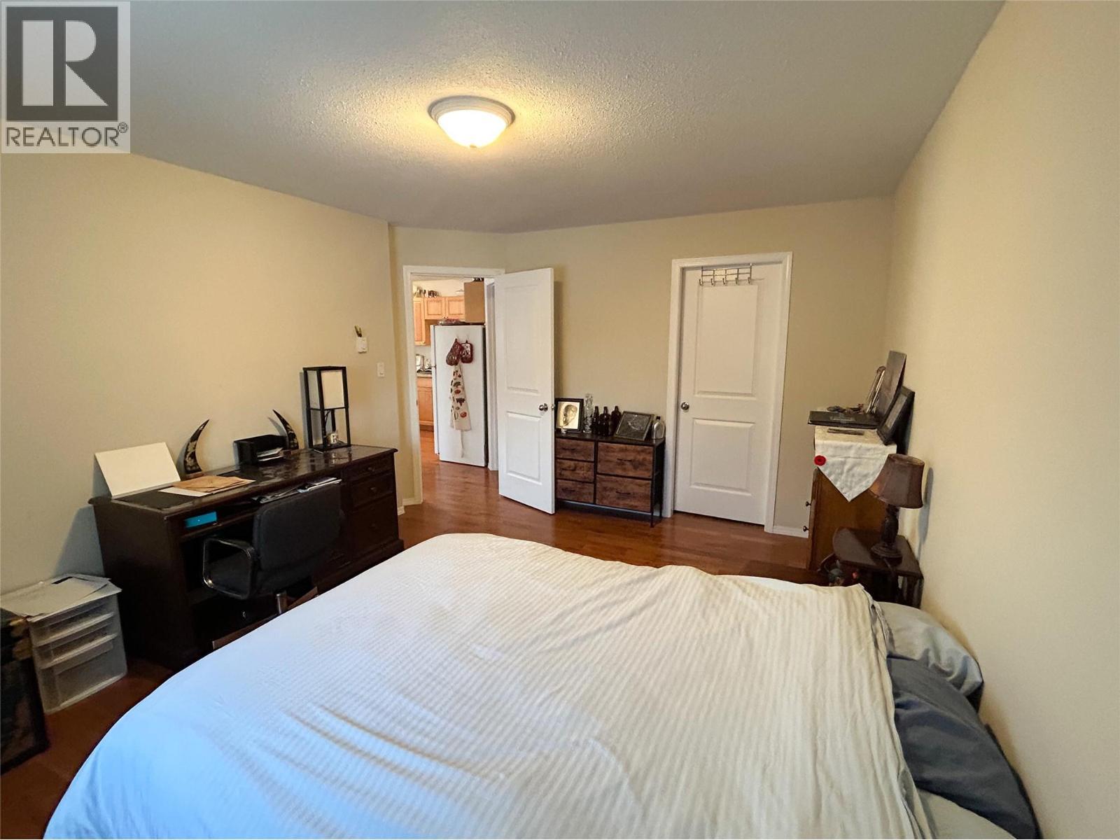 416 Sayward Avenue, Salmo, BC - Indoor Photo Showing Bedroom