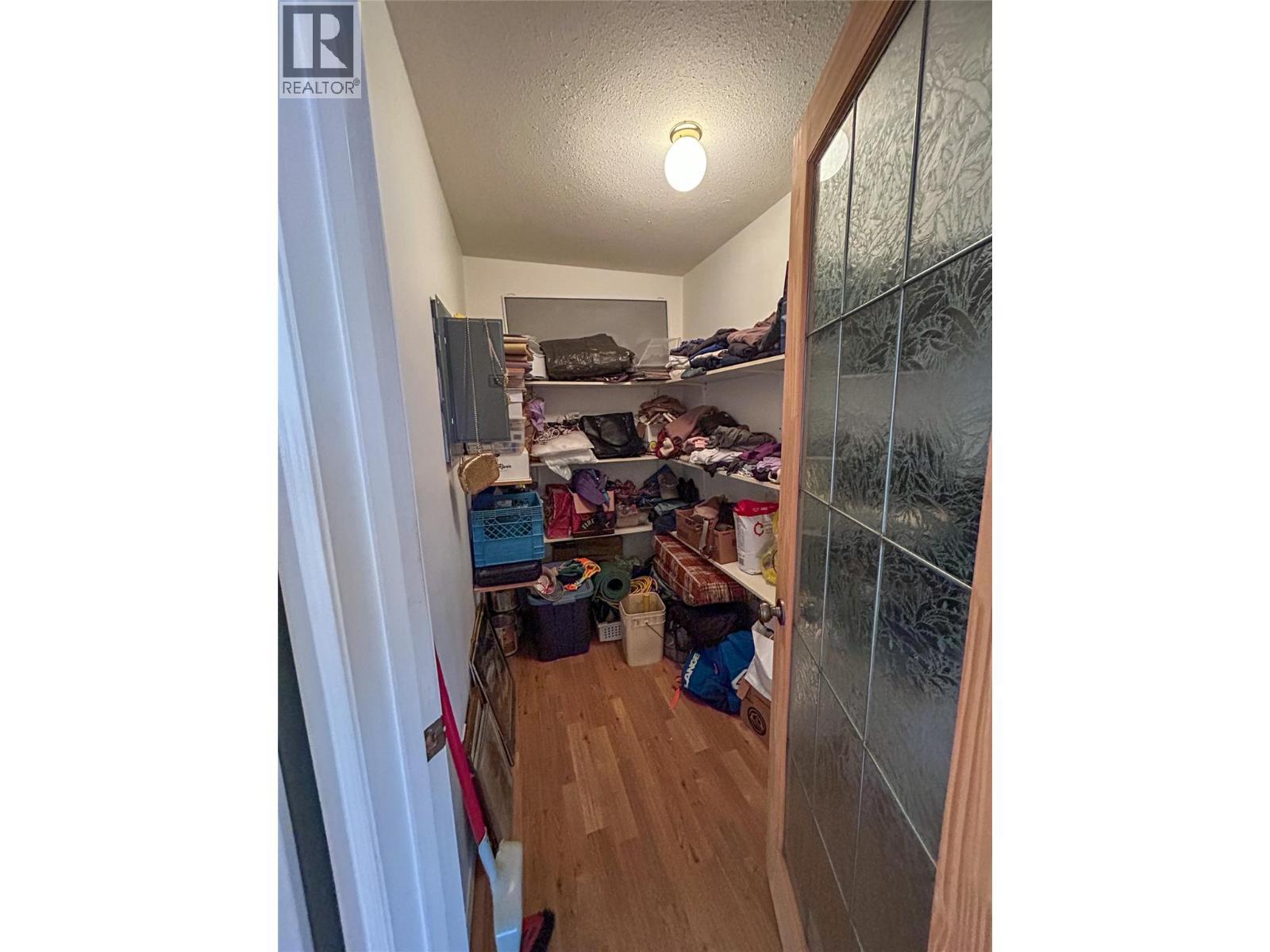 416 Sayward Avenue, Salmo, BC - Indoor With Storage