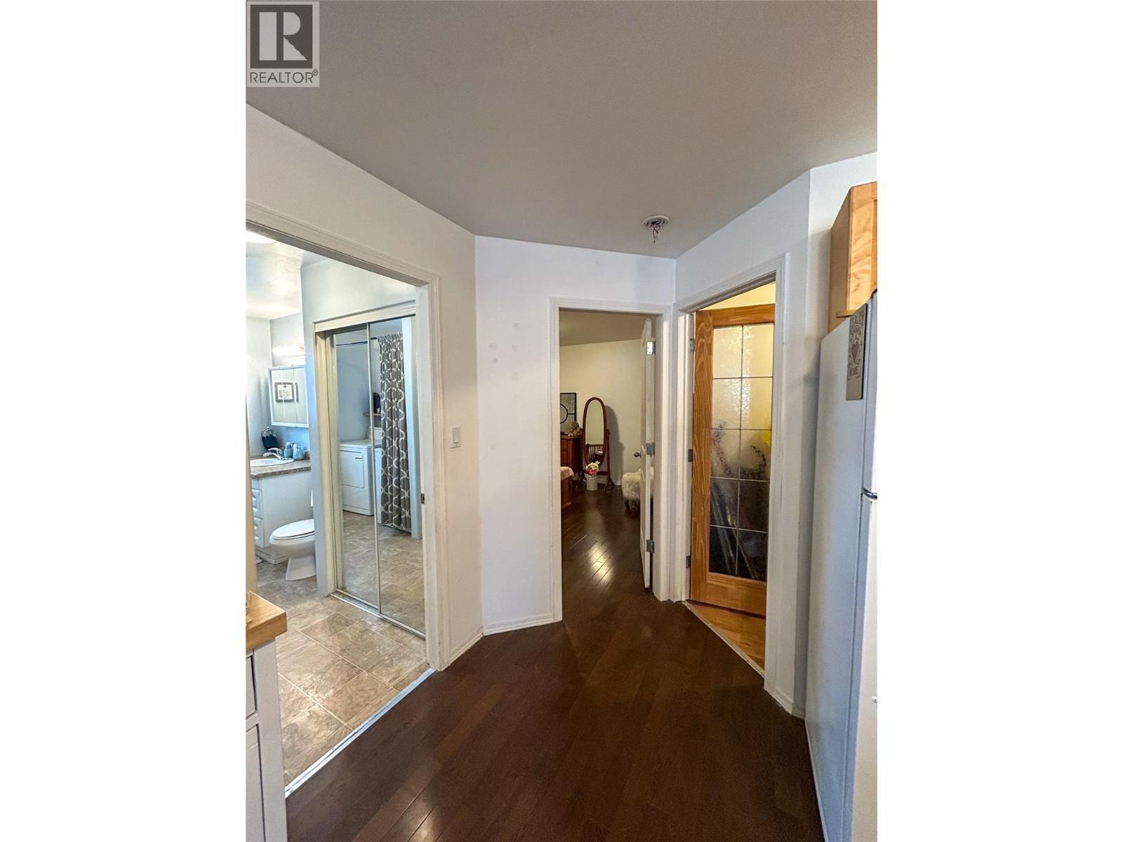 416 Sayward Avenue, Salmo, BC - Indoor Photo Showing Other Room