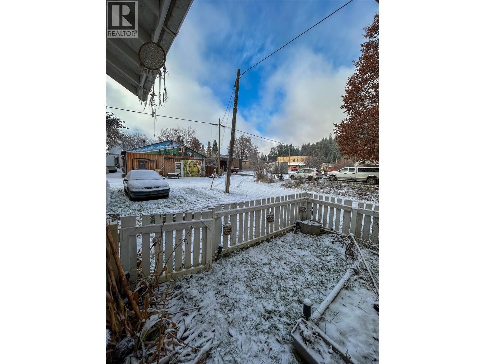 416 Sayward Avenue, Salmo, BC - Outdoor