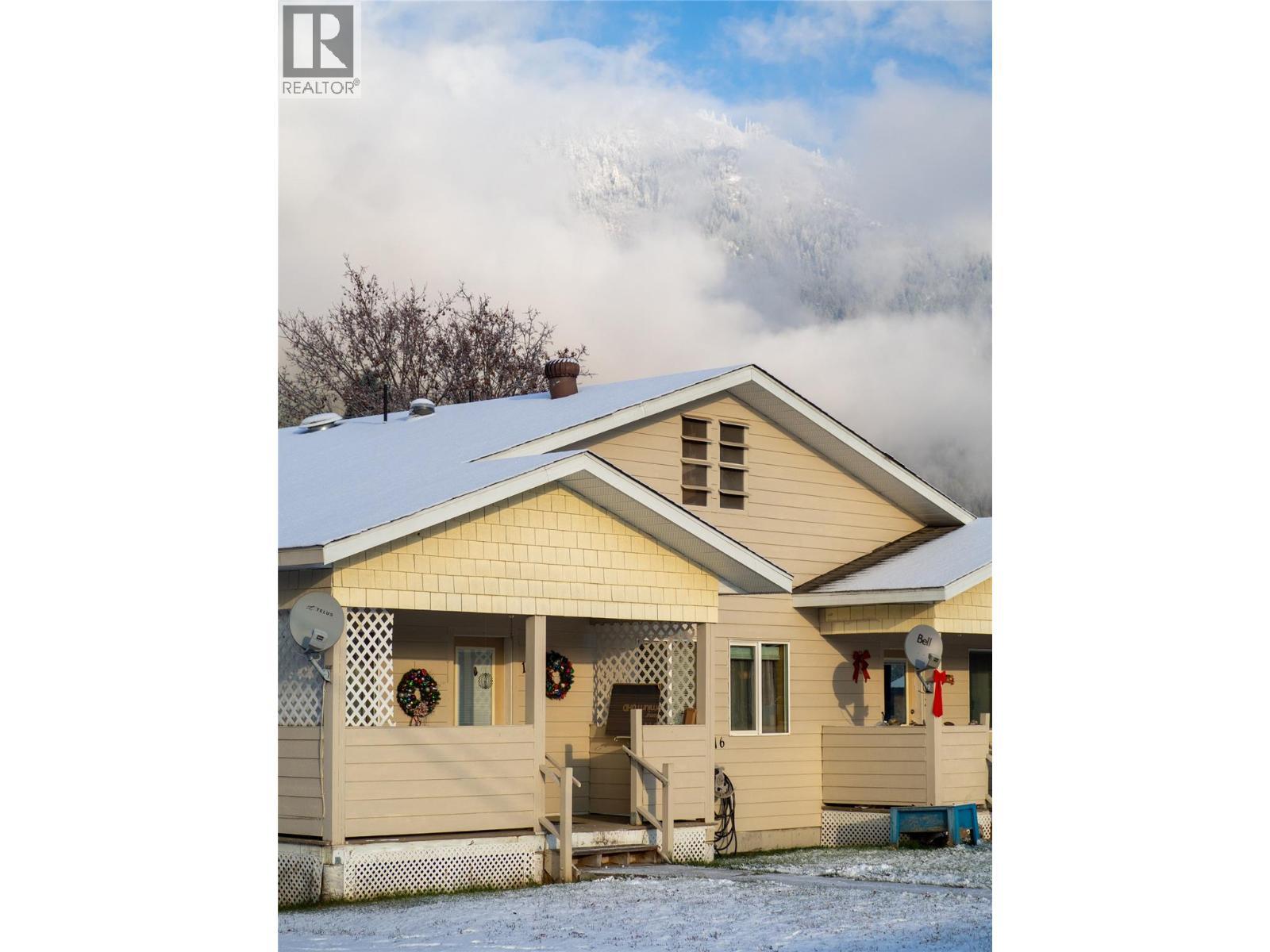 416 Sayward Avenue, Salmo, BC - Outdoor