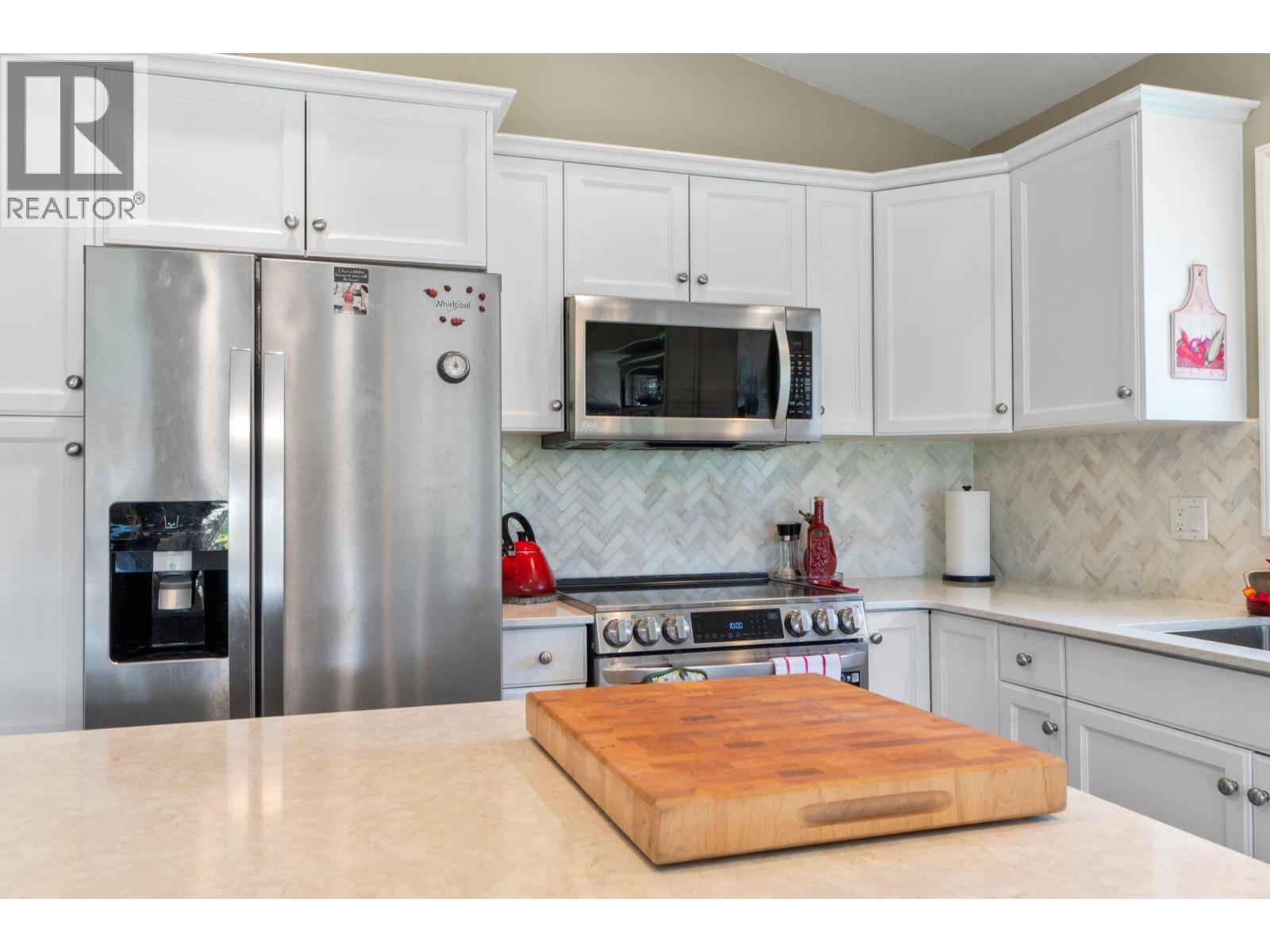 2550 Golf Course Drive Unit# 11, Blind Bay, BC - Indoor Photo Showing Kitchen With Upgraded Kitchen