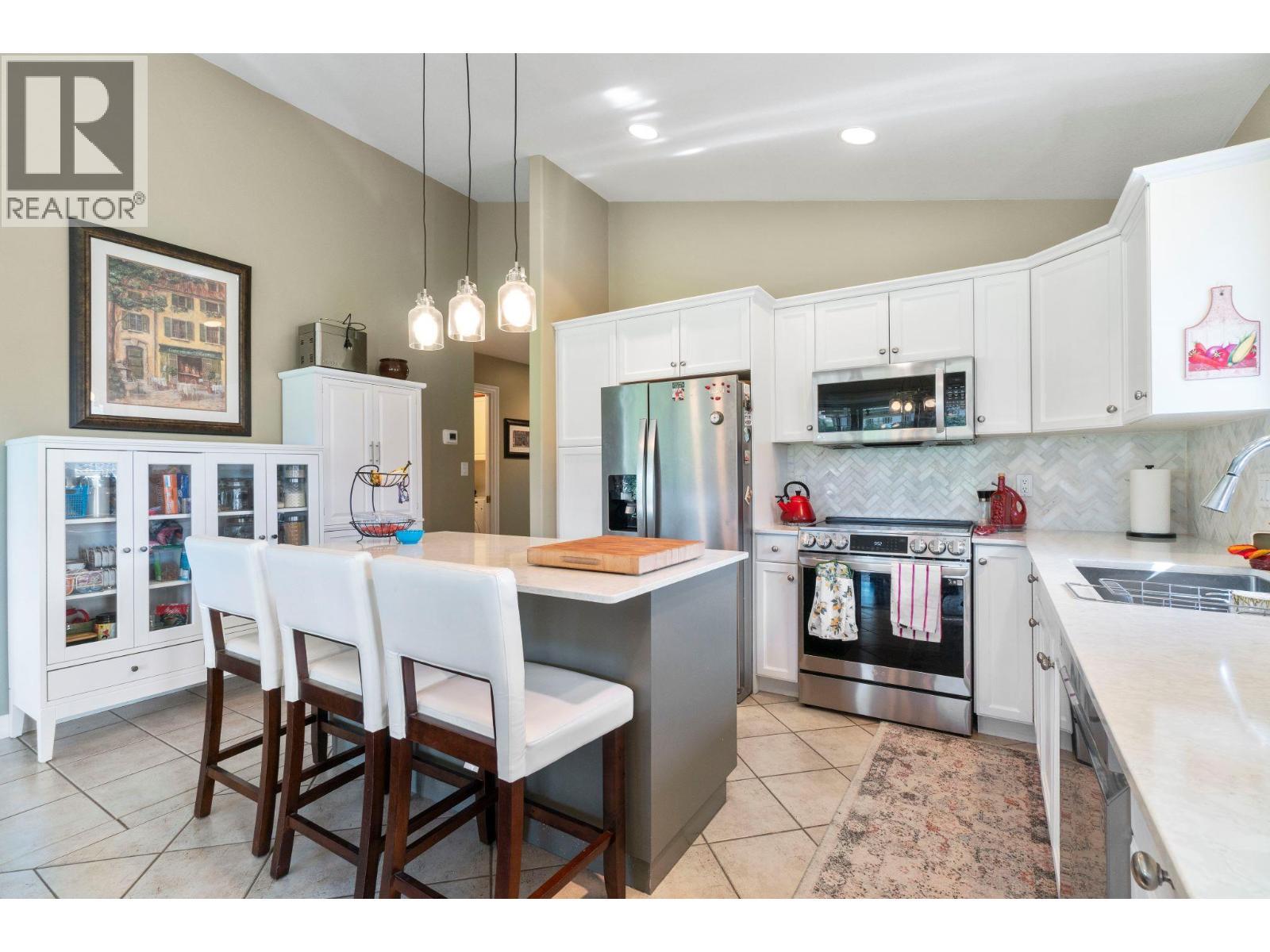 2550 Golf Course Drive Unit# 11, Blind Bay, BC - Indoor Photo Showing Kitchen With Upgraded Kitchen