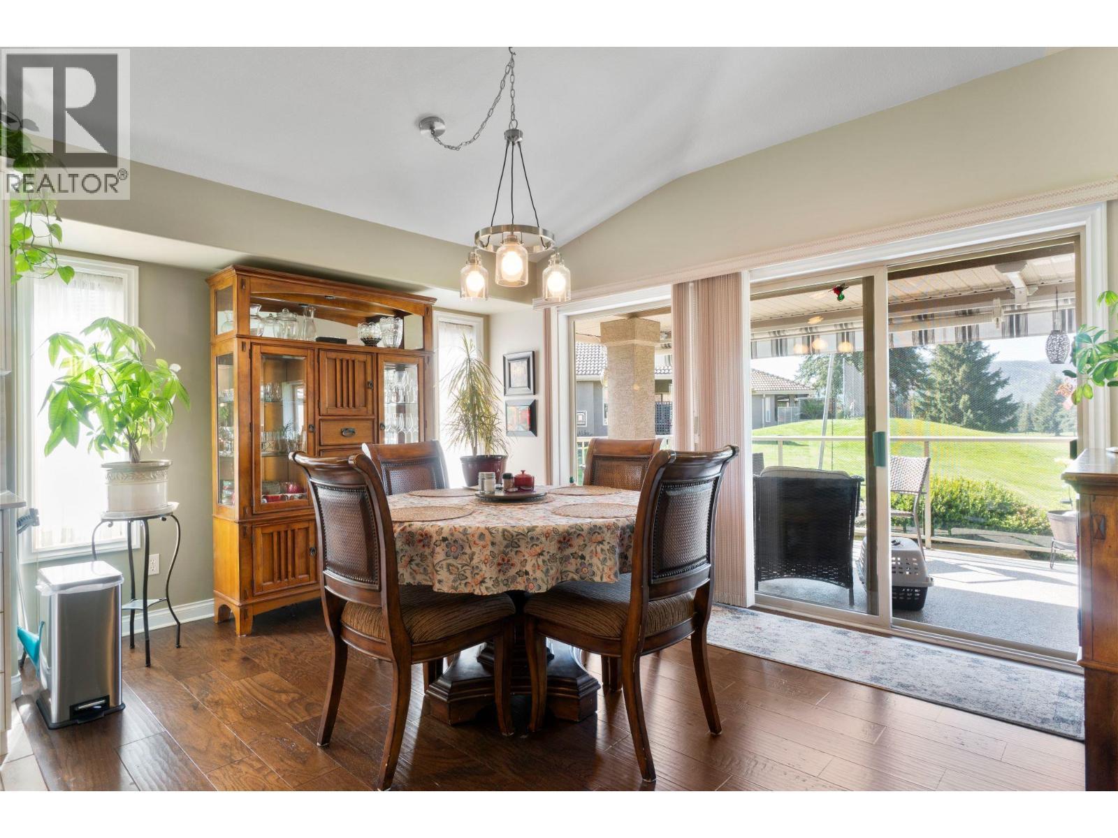 2550 Golf Course Drive Unit# 11, Blind Bay, BC - Indoor Photo Showing Dining Room