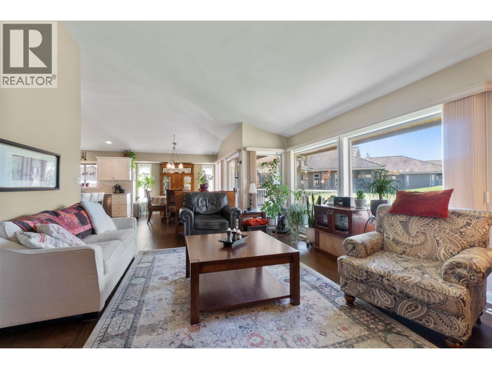 2550 Golf Course Drive Unit# 11, Blind Bay, BC - Indoor Photo Showing Living Room