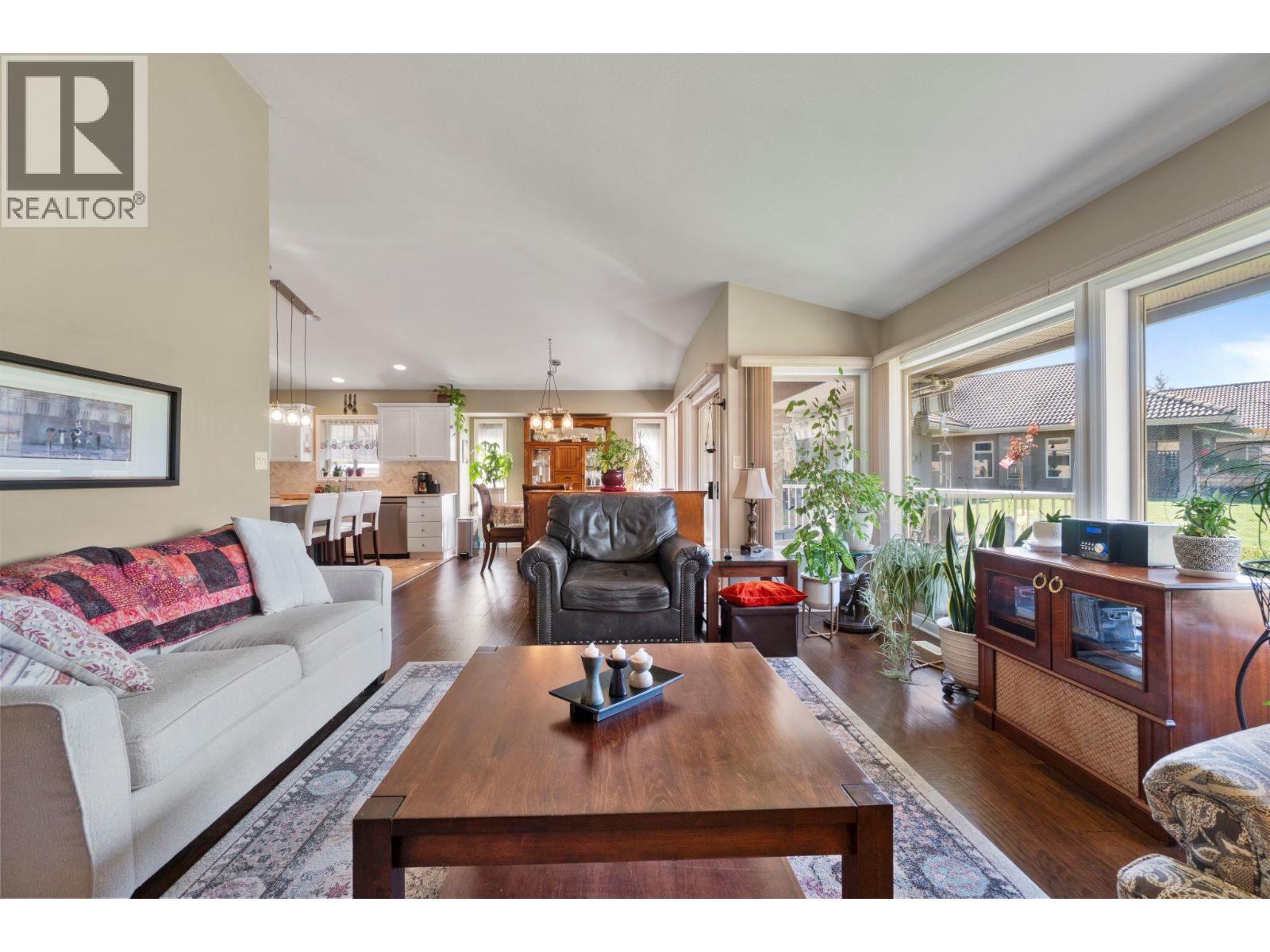 2550 Golf Course Drive Unit# 11, Blind Bay, BC - Indoor Photo Showing Living Room