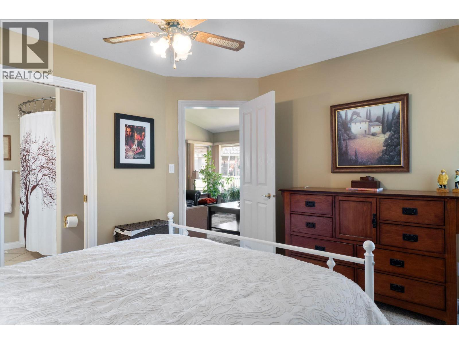 2550 Golf Course Drive Unit# 11, Blind Bay, BC - Indoor Photo Showing Bedroom