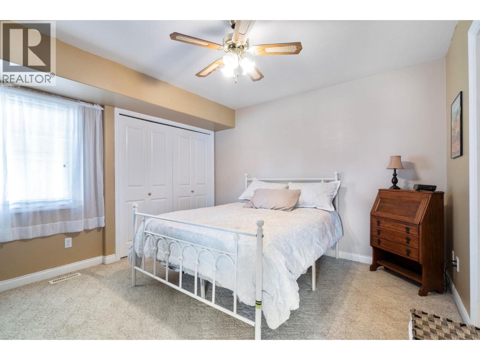 2550 Golf Course Drive Unit# 11, Blind Bay, BC - Indoor Photo Showing Bedroom