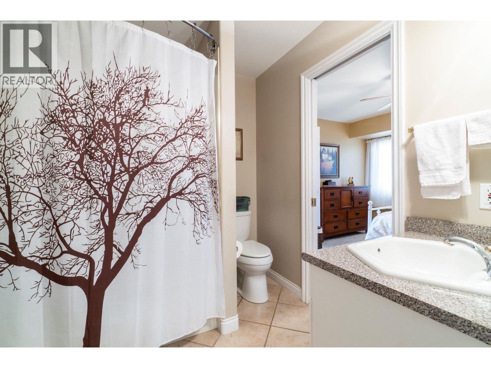 2550 Golf Course Drive Unit# 11, Blind Bay, BC - Indoor Photo Showing Bathroom
