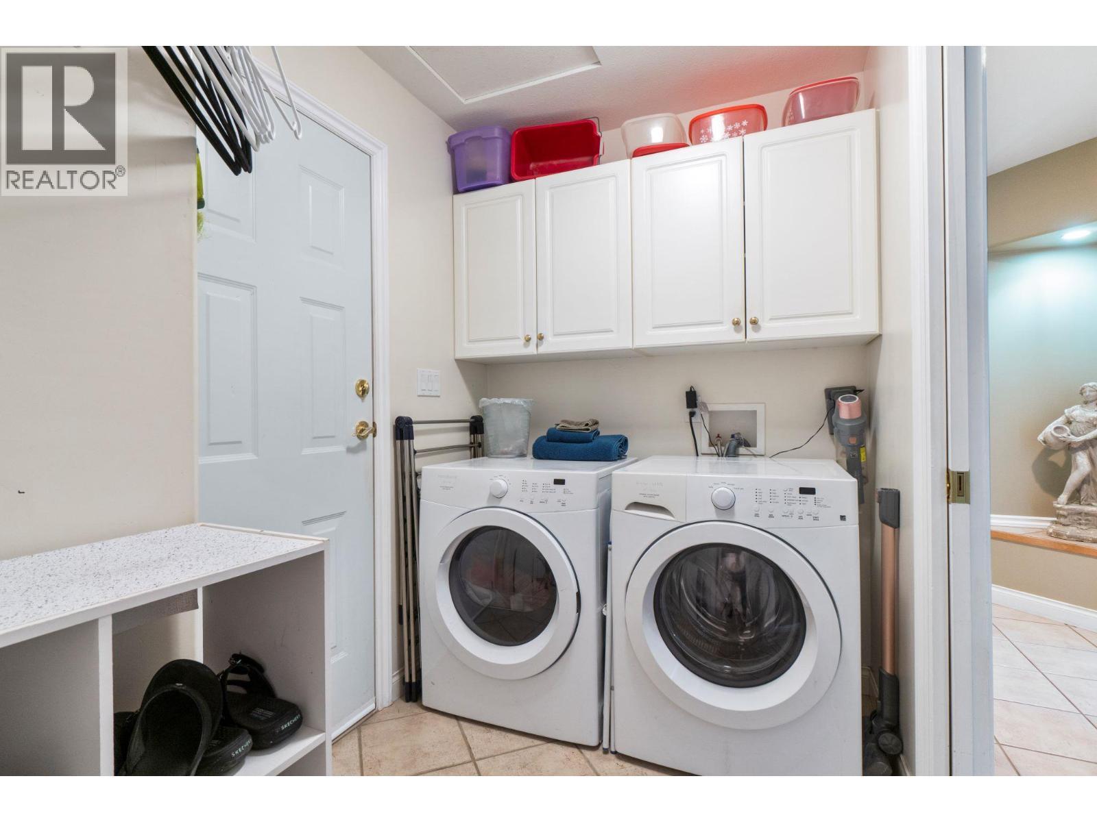 2550 Golf Course Drive Unit# 11, Blind Bay, BC - Indoor Photo Showing Laundry Room