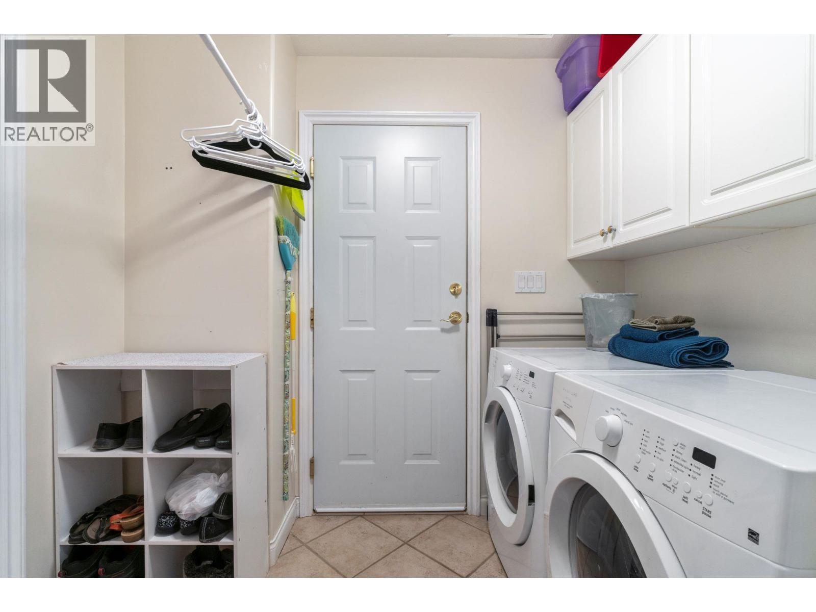 2550 Golf Course Drive Unit# 11, Blind Bay, BC - Indoor Photo Showing Laundry Room