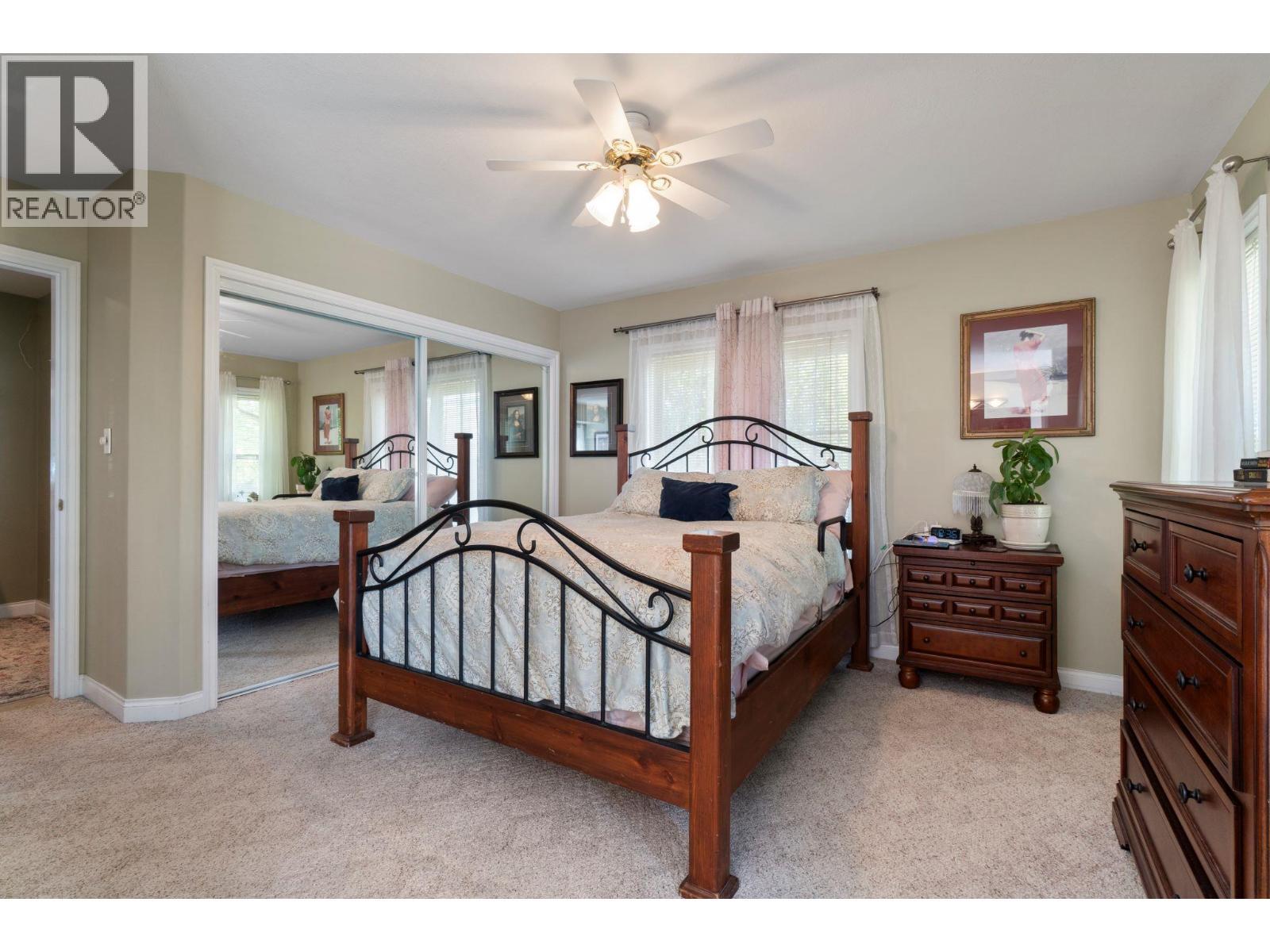 2550 Golf Course Drive Unit# 11, Blind Bay, BC - Indoor Photo Showing Bedroom