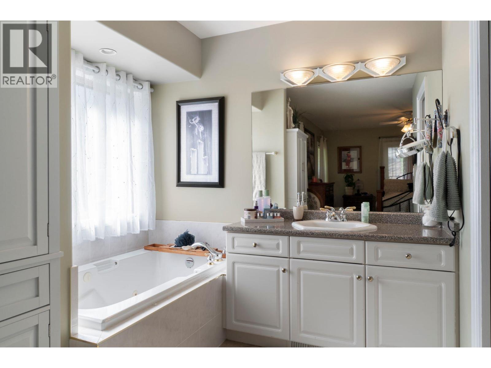 2550 Golf Course Drive Unit# 11, Blind Bay, BC - Indoor Photo Showing Bathroom