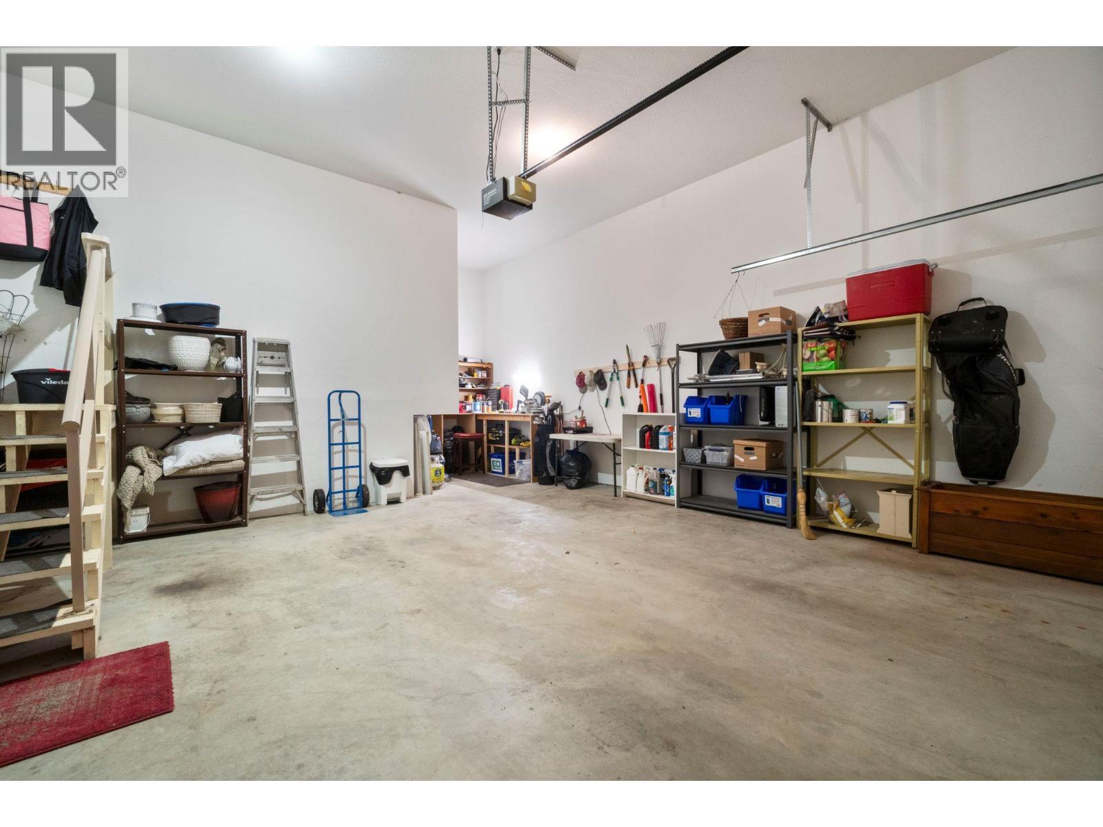 2550 Golf Course Drive Unit# 11, Blind Bay, BC - Indoor Photo Showing Garage