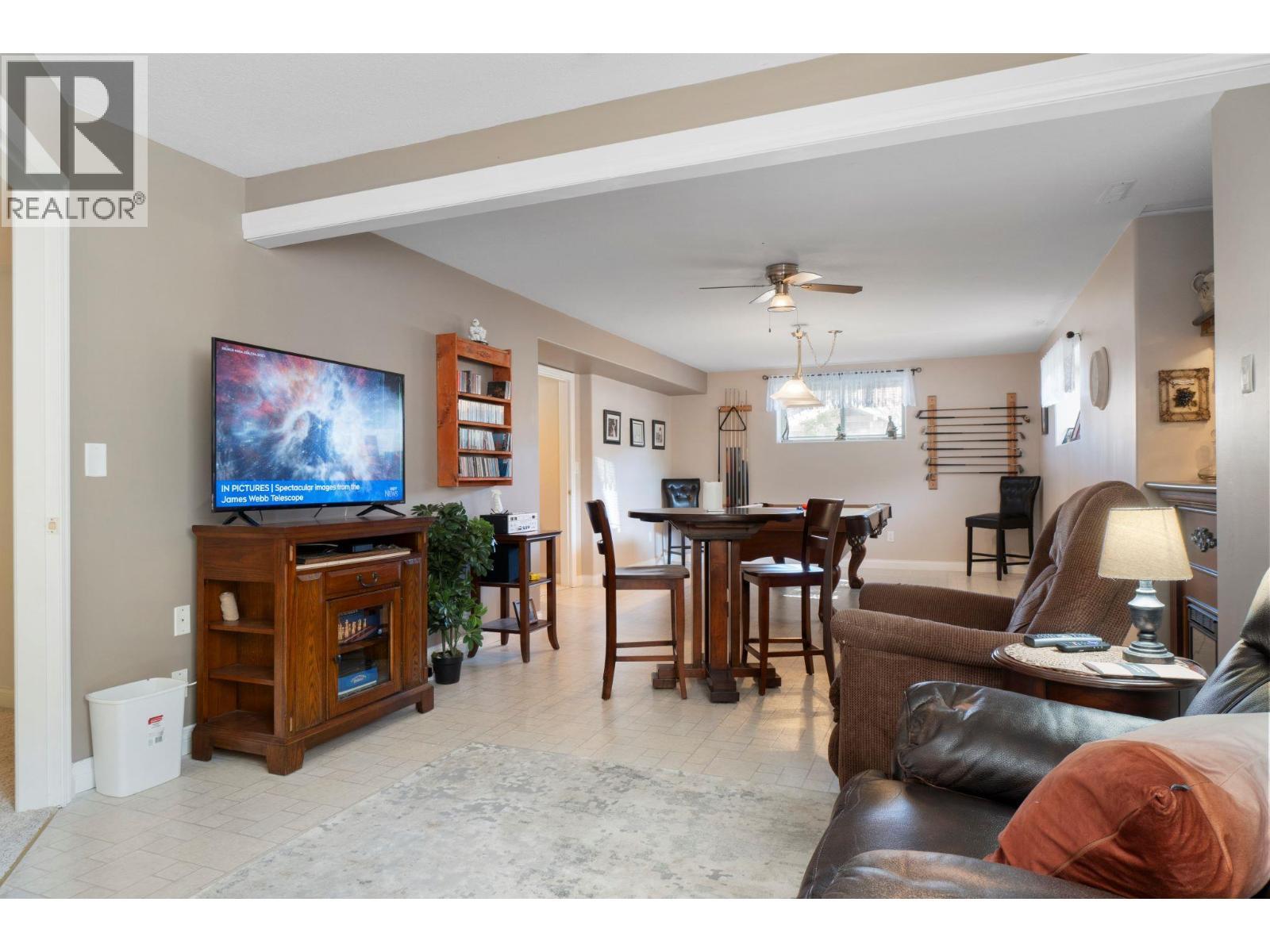 2550 Golf Course Drive Unit# 11, Blind Bay, BC - Indoor Photo Showing Living Room