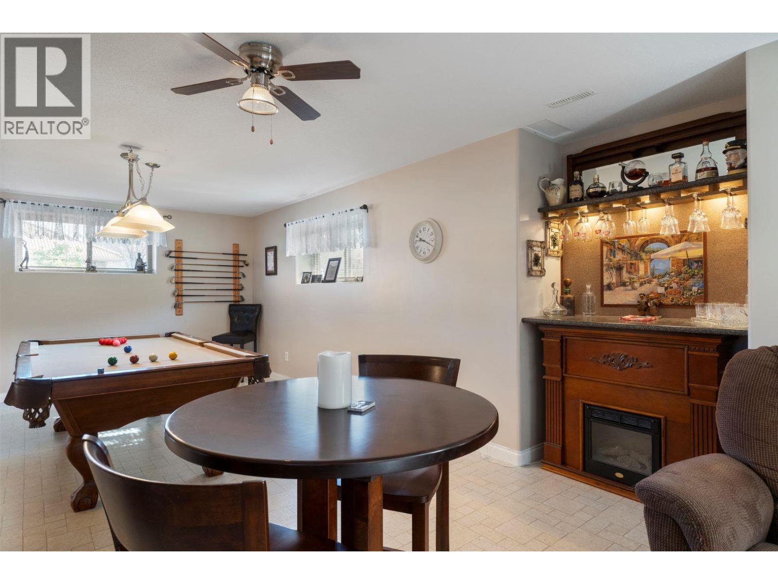 2550 Golf Course Drive Unit# 11, Blind Bay, BC - Indoor With Fireplace