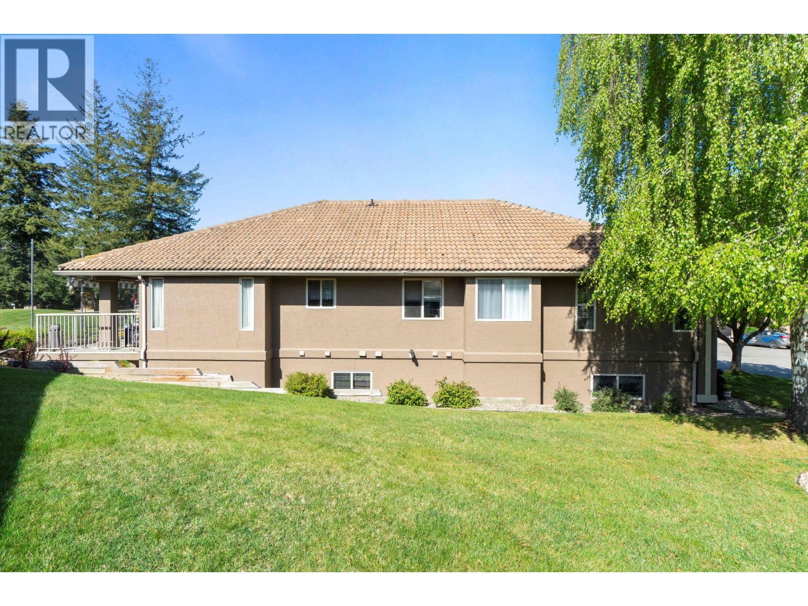 2550 Golf Course Drive Unit# 11, Blind Bay, BC - Outdoor