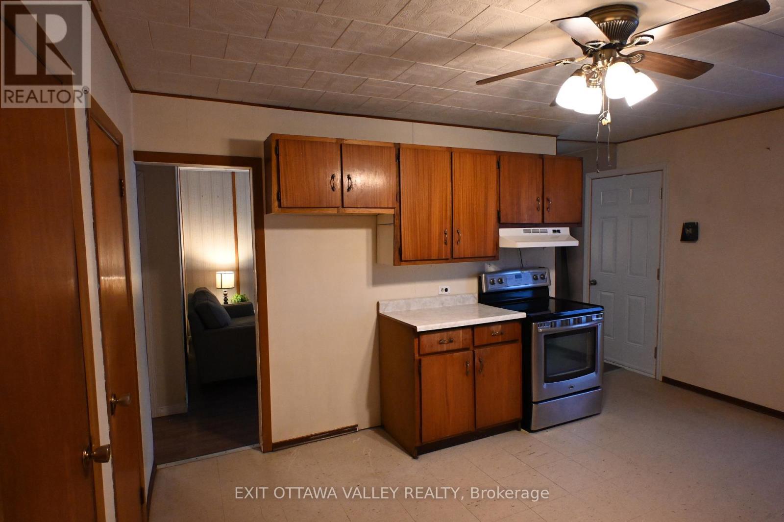 2776 Fourth Chute Road, Bonnechere Valley, ON - Indoor Photo Showing Kitchen