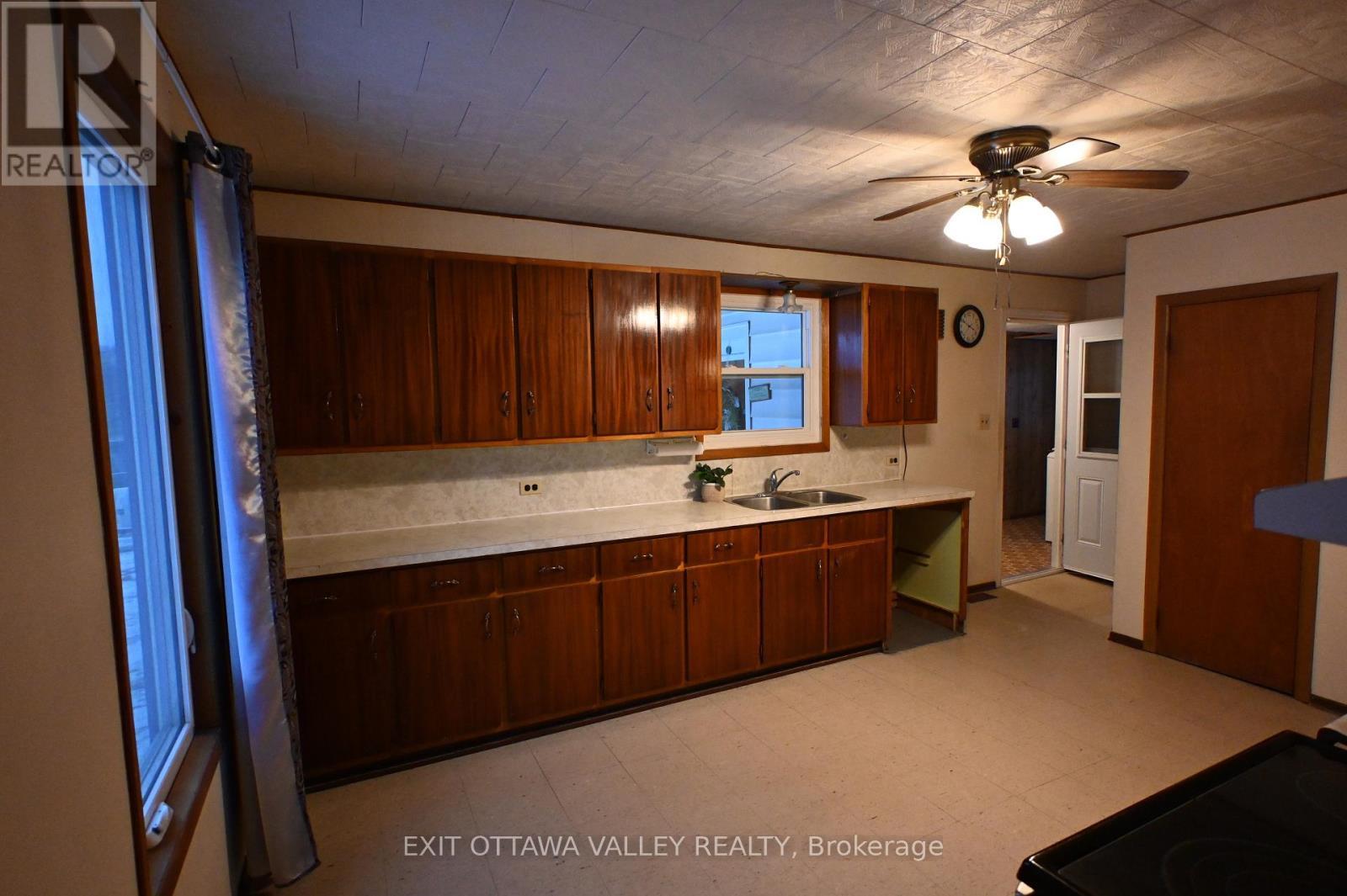 2776 Fourth Chute Road, Bonnechere Valley, ON - Indoor Photo Showing Kitchen With Double Sink