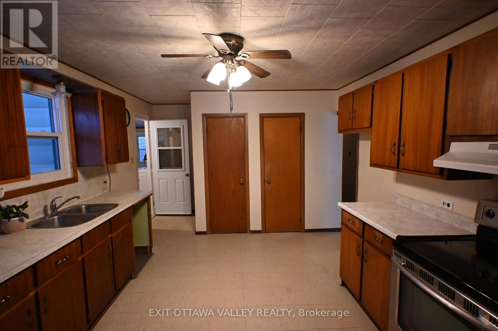 2776 Fourth Chute Road, Bonnechere Valley, ON - Indoor Photo Showing Kitchen With Double Sink