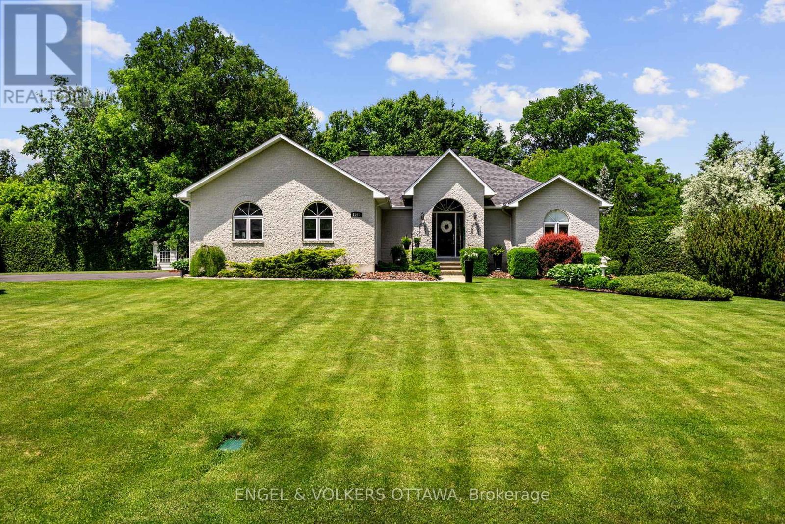 1591 Stephanie Anne Drive, Ottawa, ON - Outdoor With Facade