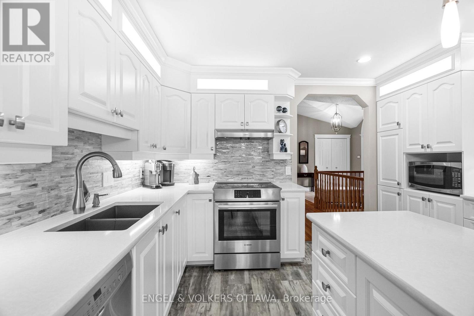 1591 Stephanie Anne Drive, Ottawa, ON - Indoor Photo Showing Kitchen With Stainless Steel Kitchen With Double Sink With Upgraded Kitchen