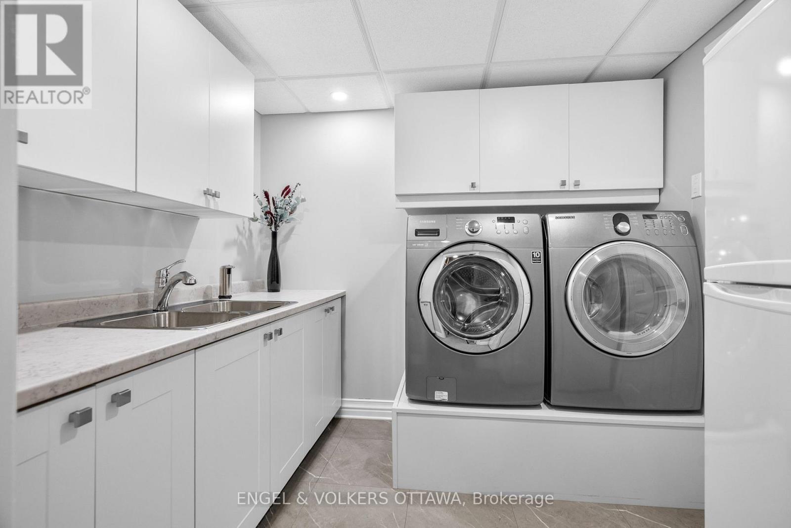1591 Stephanie Anne Drive, Ottawa, ON - Indoor Photo Showing Laundry Room