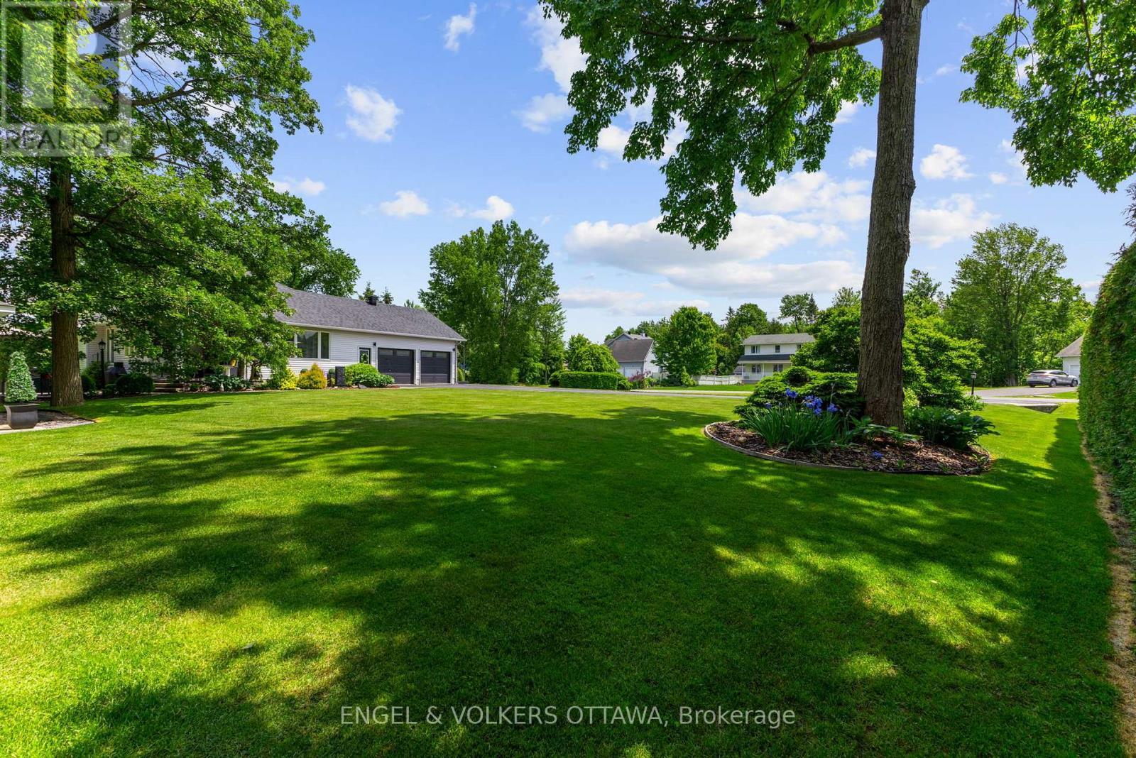 1591 Stephanie Anne Drive, Ottawa, ON - Outdoor